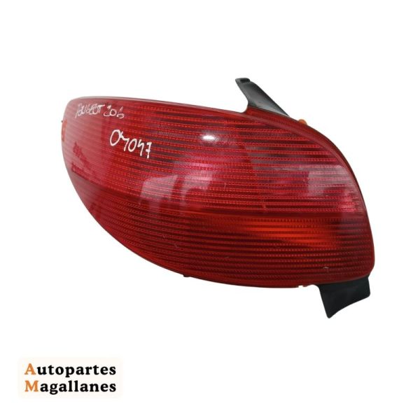 Farol trasero izquierdo Peugeot  206, Ref: 4047-zzR2D11