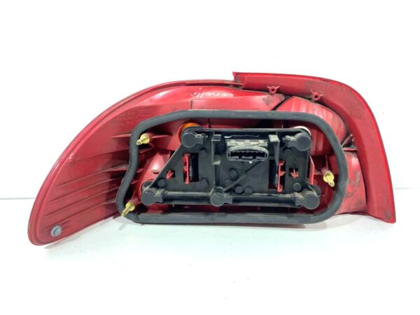 Farol trasero derecho Toyota Avencis, Ref: 6961-K4D4